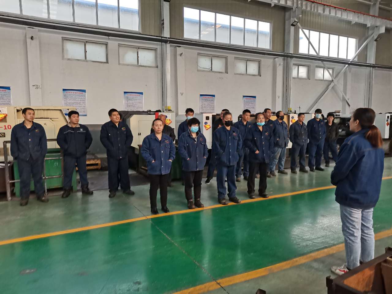 公司召開2022年安全生產工作會議-03月11日上午，公司召開2022年安全生產工作會議，總結2021年安全生產工作，部署2022年安全生產重點任務。公司各級領導班子、各部室及負責人、安全總監及安全員等參加會議,會議由公司經理張世立主持。 會上，公司安全總監袁振水作《2022年安全生產工作報告》?？偨Y了2021年的安全管理總體工作，分析了2022年安全管理所面臨的形勢，提出了公司2022年安全生產工作總體思路和重點工作。從十個方面進行了工作部署◆ 持續提升安全生產思想認識，進一步樹牢安全發展理念?！?突出主體責任落實，抓好三年行...